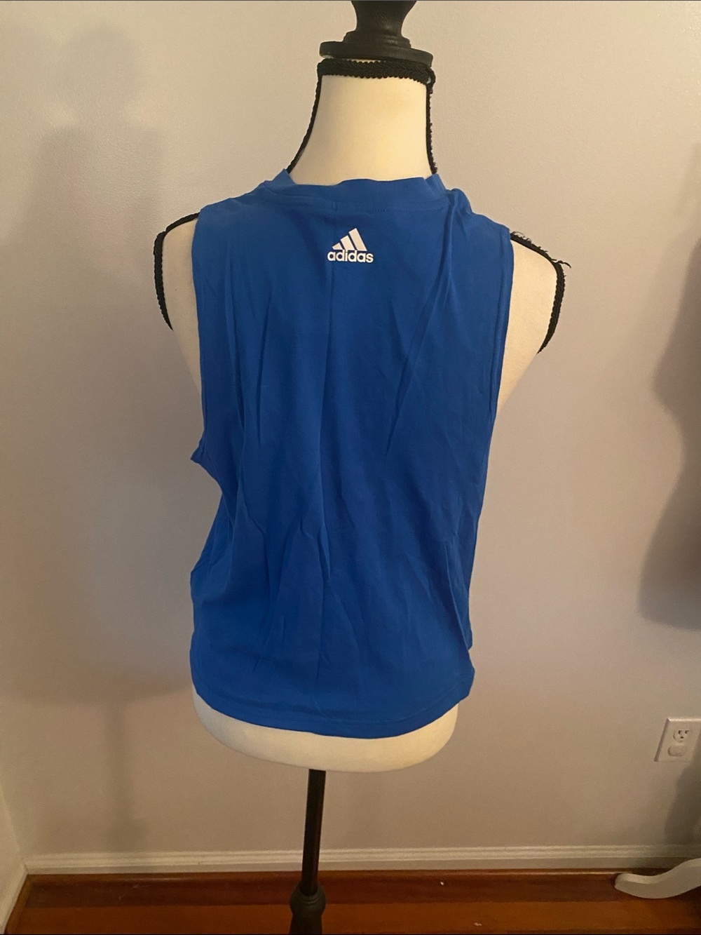 Adidas size medium knotted front top NWT - Picture 4 of 8
